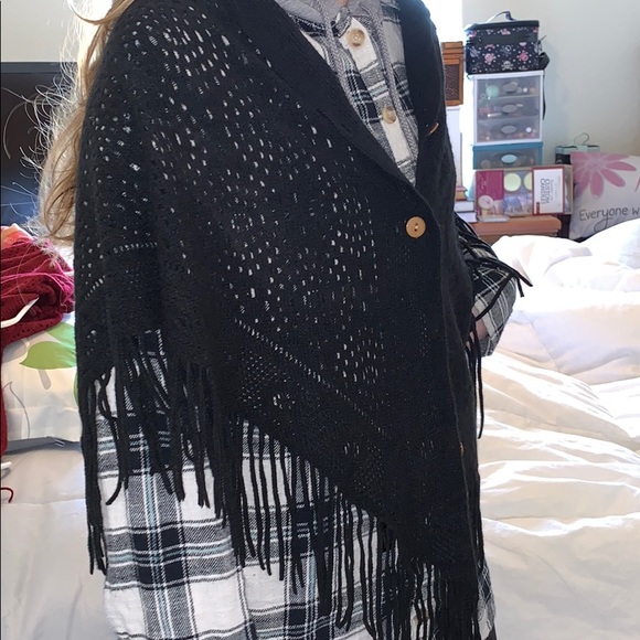 Button Front Lightweight Shawl - Picture 4 of 5